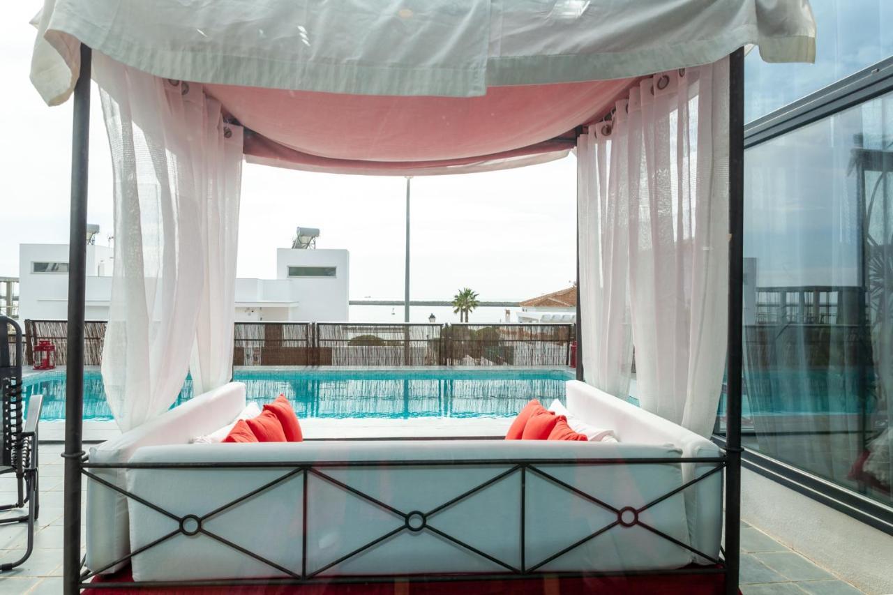 Con Piscina Privada En *