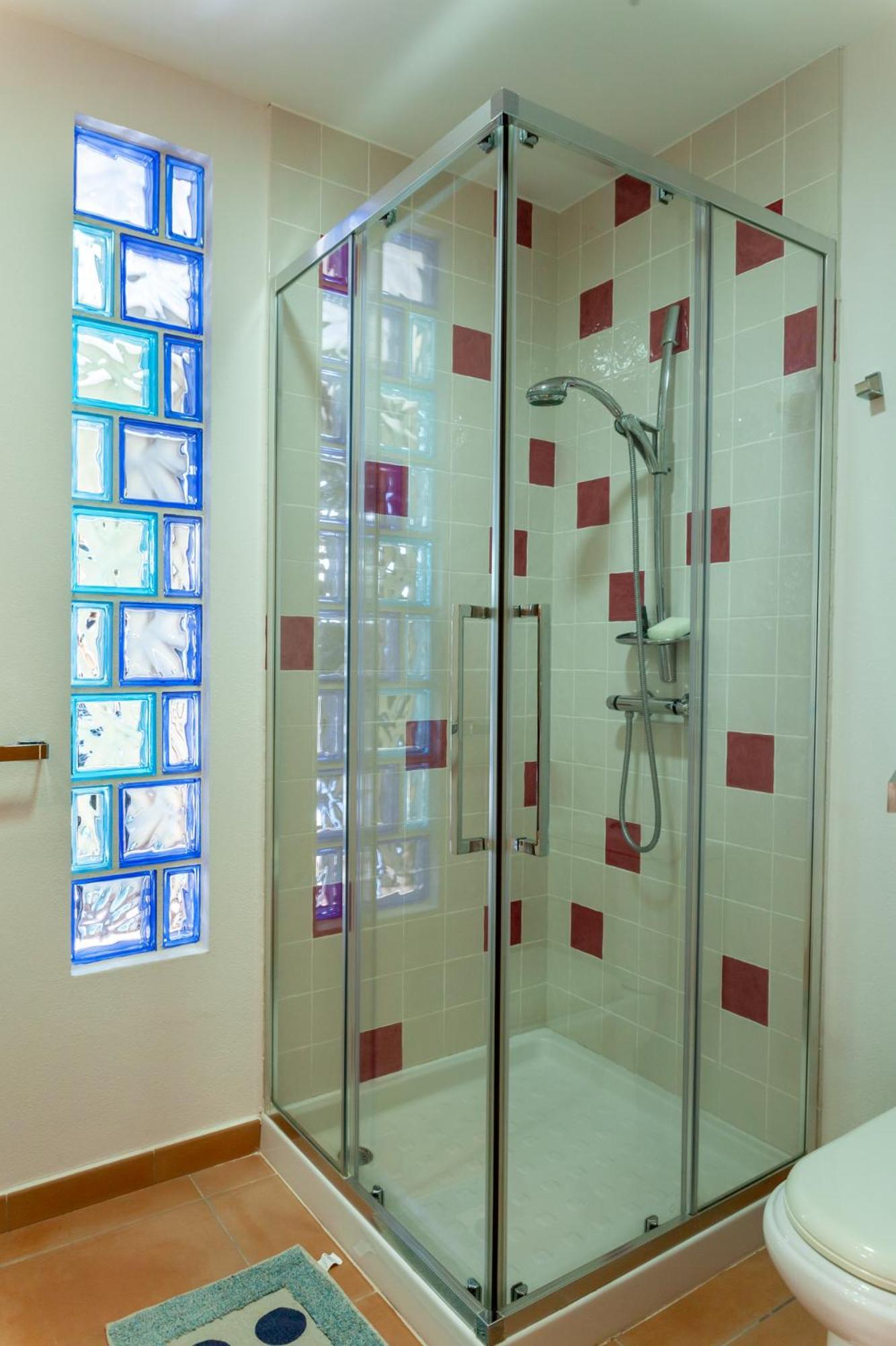 Con Piscina Privada En *